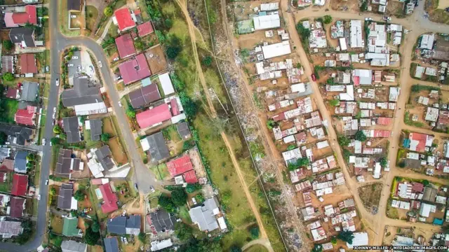 अमीर गरीब के बीच की खाई