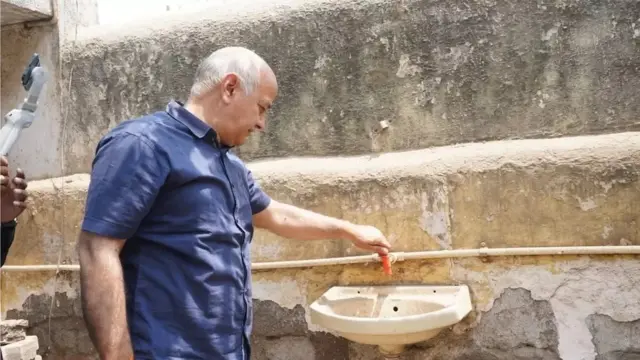 સિસોદિયાએ એક પત્ર લખીને ભૂપેન્દ્ર પટેલ અને જિતુ વાઘાણીને દિલ્હીની શાળાઓ જોવા અને વિદ્યાર્થીઓ સાથે વાત કરવા માટે આમંત્રણ આપ્યું હતું