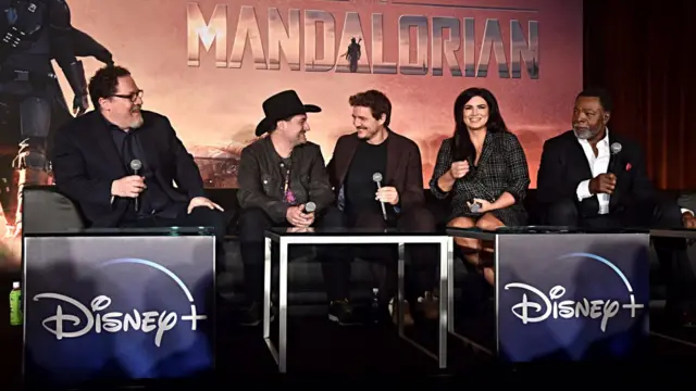 WEST HOLLYWOOD, CALIFORNIA - OCTOBER 19: (L-R) Executive producers/writers Jon Favreau, Dave Filoni, actors Pedro Pascal, Gina Carano and Carl Weathers of Lucasfilm's "The Mandalorian" at the Disney+ Global Press Day on October 19, 2019 in Los Angeles, California. "The Mandalorian" series will stream exclusively on Disney+ when the service launches on November 12. (Photo by Alberto E. Rodriguez/Getty Images for Disney)