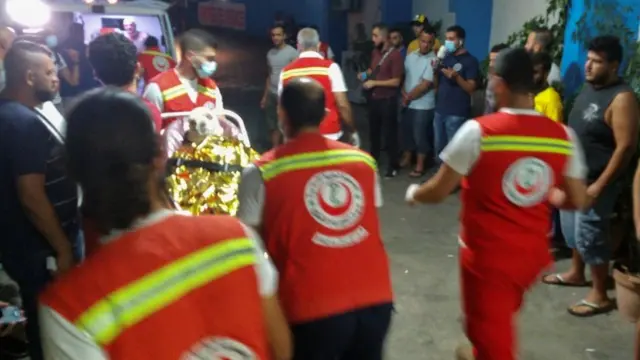 نقل بعض المصابين للمستشفيات