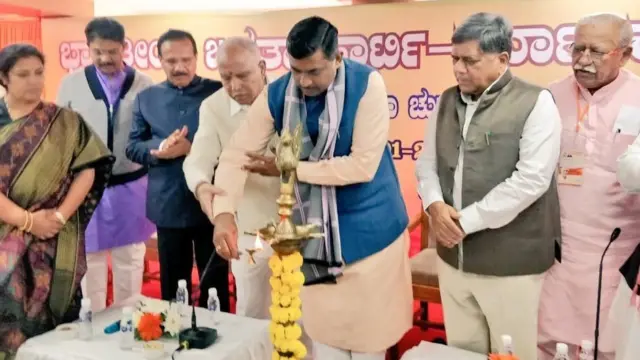 कर्नाटक बीजेपी के नेता भी राज्य के हालातों पर चर्चा के लिये दिल्ली में हैं