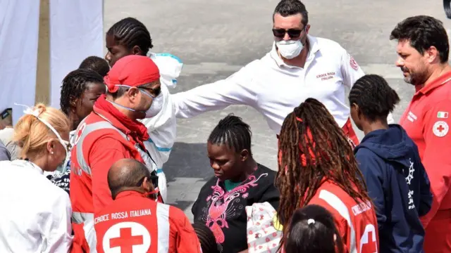 నౌకలో శరణార్థులు