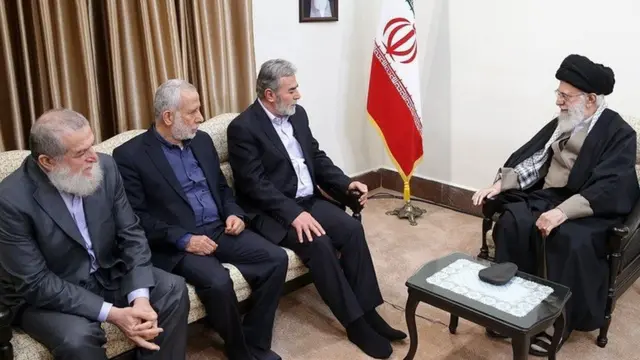 خامنه ای و نخاله