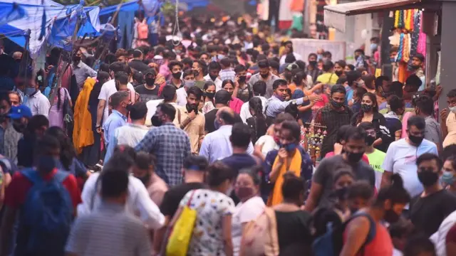 તાજેતરની રજાઓમાં ગુજરાતનાં પર્યટનસ્થળો અને યાત્રાધામોમાં ભારે ભીડનાં દૃશ્યો જોવા મળ્યાં હતાં