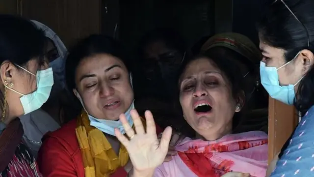 એમએલ બિંદ્રુના શોકાતુર પરિજન