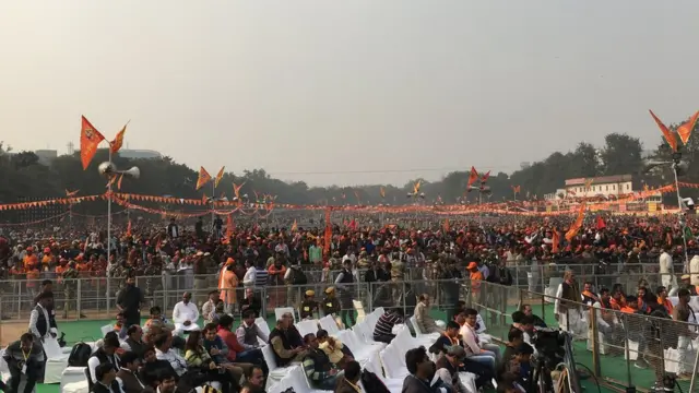राम मंदिर निर्माणाचा संकल्प देण्याआधीच अनेकजण मैदानाबाहेर पडलेले होते.