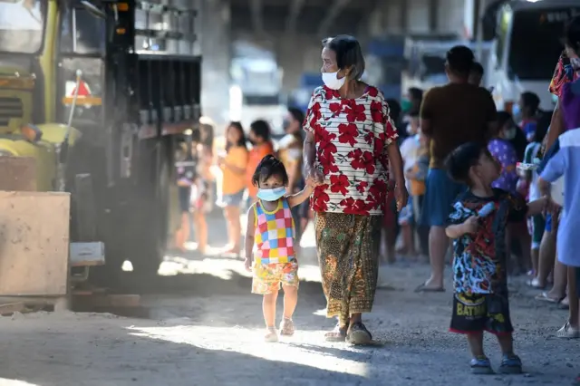 ผอ. สถาบันสุขภาพเด็กแห่งชาติมหาราชินี ชี้ว่า จำนวนผู้ป่วยโควิดเด็กจะมีสัดส่วนเพิ่มมากขึ้น ซึ่งเป็นเหมือนกันทั่วโลก เพราะเด็กอายุ 5-11 ปี เป็นกลุ่มที่ยังไม่ได้รับวัคซีน ไม่ใช่เชื้อมีความรุนแรงมากขึ้น