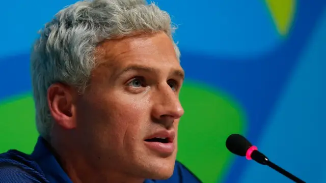 Em entrevista a NBC na quinta, o nadador Ryan Lochte mudou detalhes da história