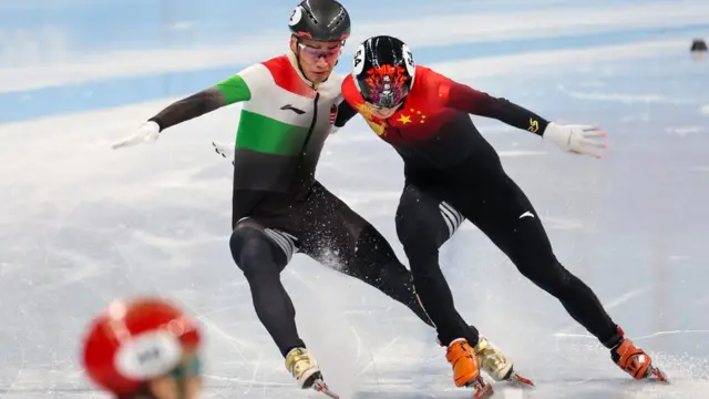 7일 2022 베이징 동계올림픽 쇼트트랙 남자 1000m 결승에서 헝가리 리우 샤오린 산도르는 가장 먼저 결승선을 통과하고도 실격판정으로 중국의 런쯔웨이가 금메달을 차지했다