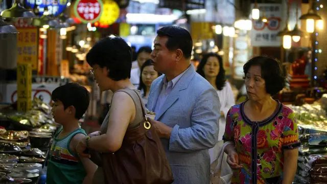 فئات عمرية مختلفة في كوريا الجنوبية