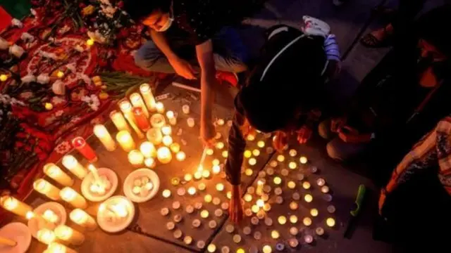 Ku wa kabiri mw'ijoro, abanya Afghanistan baba i Los Angeles muri Amerika nabo bakoze igiteramo