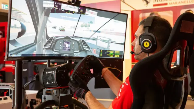 رانندگان تیم فراری از محل کارخانه در ایتالیا در مسابقه شرکت کردند