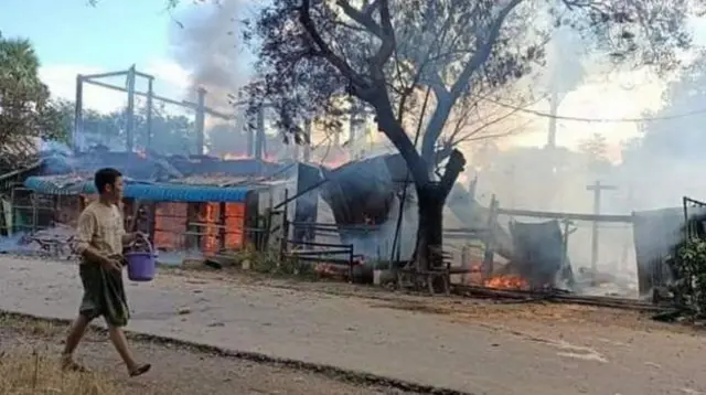 တိုက်ပွဲဖြစ်ပြီး မီးရှို့ခံရတဲ့ မကွေးတိုင်း ဂန့်ဂေါမြို့နယ် ထှယ်လှော်ရွာ