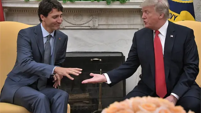 ట్రంప్, ట్రూడోల కరచాలనం
