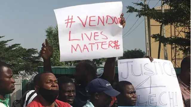 Di vendors dey protest