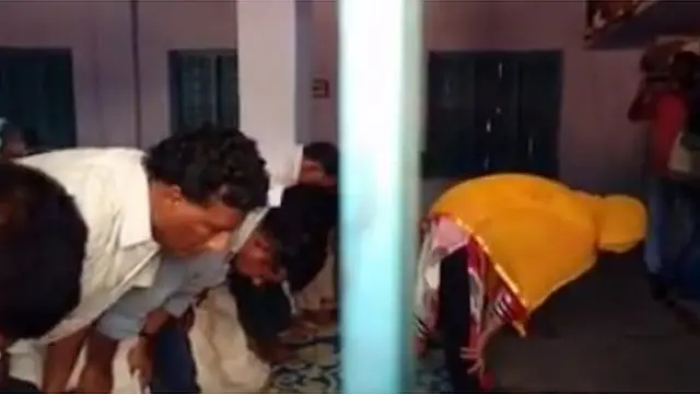 नमाज़ पढ़ाती जमीदा