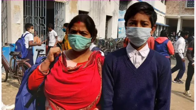 सविता यादव के साथ उनके बेटे साहिल यादव