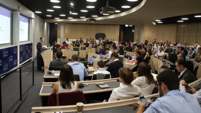 A ex-senadora Marina Silva durante palestra em Oxford (Inglaterra)