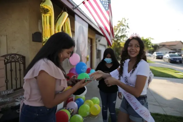 Una fiesta de cumpleaños en California