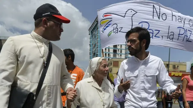 Miguel Pizarro en una manifestación