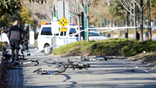 Bicicletas tiradas en Manhattan tras un atropello múltiple.