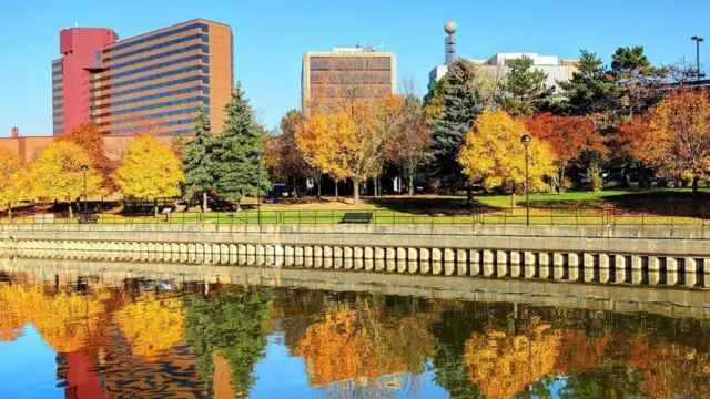 مجري مائي في مدينة فلينت بولاية ميشيغان