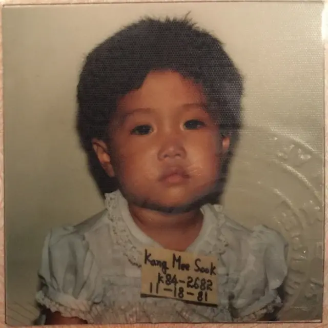 자신이 생일로 축하해 온 날이 사실은 자신이 버려져 발견된 날이라는 것을 서류로 확인한 뒤부터 보스는 생일을 축하하지 않는다