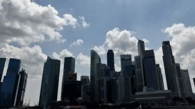 સિંગાપોરે બેન્કોને ઉત્તર કોરિયા સાથેના વેપાર માટે મદદ કરવાનો પણ પ્રતિબંધ લાદ્યો છે.