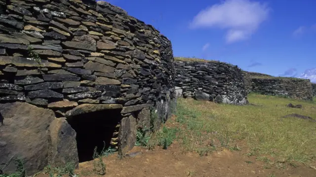 Casa ceremonial en Orongo, Isla de Pascua.