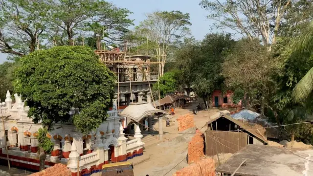 ওড়াকান্দিতে হরিচাঁদ ঠাকুর ও গুরুচাঁদ ঠাকুরের বাসস্থান ও এর আশেপাশের এলাকা মতুয়াদের কাছে পবিত্র স্থান হিসেবে গণ্য হয়ে থাকে।