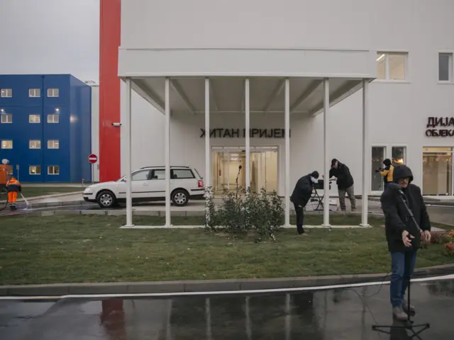 Ulaz u kovid bolnicu u Batajnici