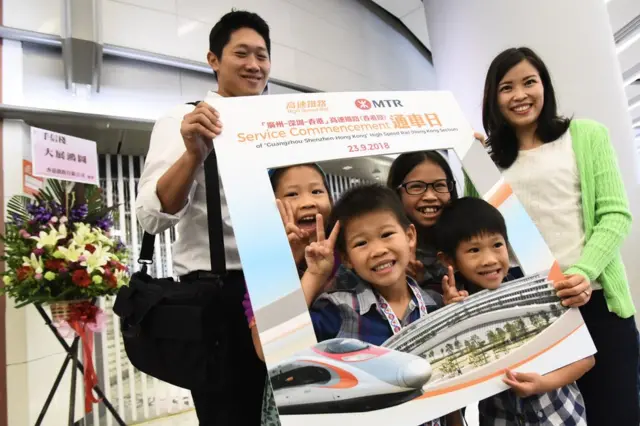 有人專程來見證高鐵香港段首日通車。