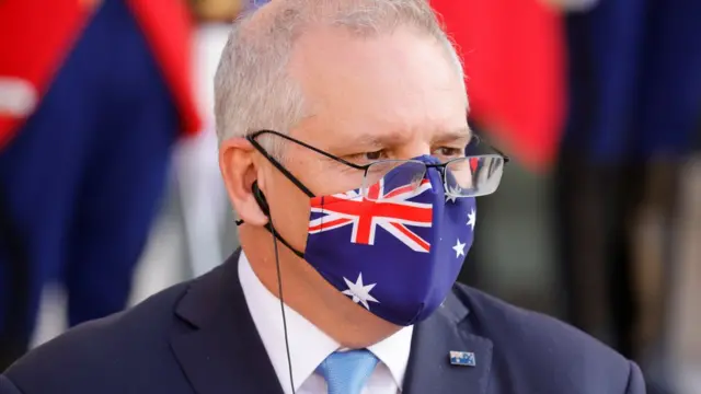 莫里森宣布将开放让60岁或以下的人预约接种阿斯利康疫苗，但决定受当地医学组织质疑。