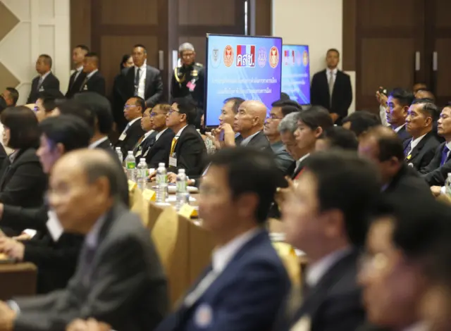 ประชุม คสช พรรคการเมือง