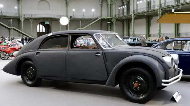 Считается, что образцом для "Жука" послужила чешская Tatra 600, но и эта Tatra T77A 1936 года выпуска тоже очень похожа