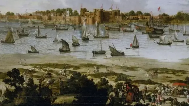 1869માં સુએઝ કેનાલ ખુલી થતા ગુજરાતના બંદરોની માઠી બેઠી. સિંધના કરાંચી બંદરના ઉદય સાથે માંડવી અને લખપત બંદરોનો વેપાર ખૂબ ઘટી ગયો