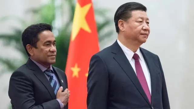 शी जिनपिंग के साथ मालदीव के पूर्व राष्ट्रपति अब्दुल्ला यामीन