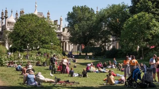 Vườn hoa Royal Pavilion tại Brighton đang chịu vấn nạn quy hoạch "tạp nham"