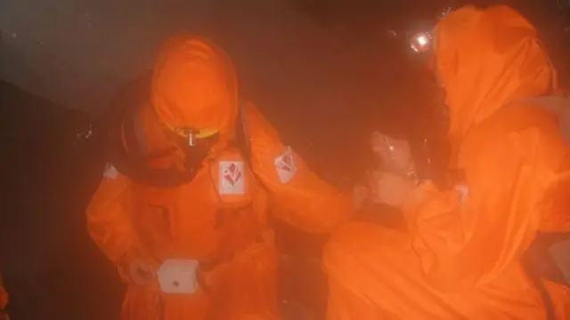 สำรวจในถ้ำ