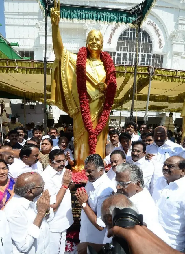 ஜெயலலிதா சிலை