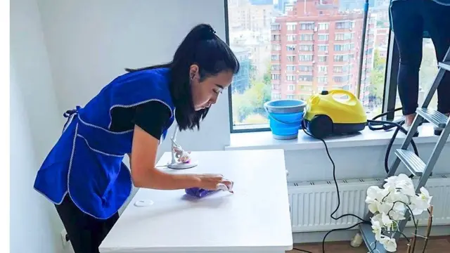 Gianna Michaels binafsha divanda hech qanday tushuntirishsiz becerdin! Fohisha! Eshak seks porno