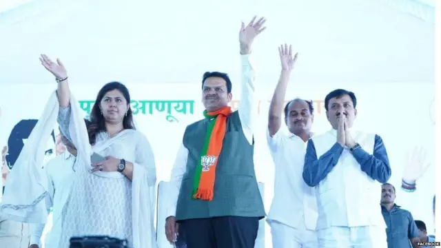 फडणवीस आणि पंकजा मुंडे