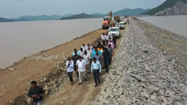 పోలవరం ప్రాజెక్టు ఎగుడ కాఫర్ డ్యామ్‌ను పటిష్టపరిచే చర్యలు చేపట్టారు