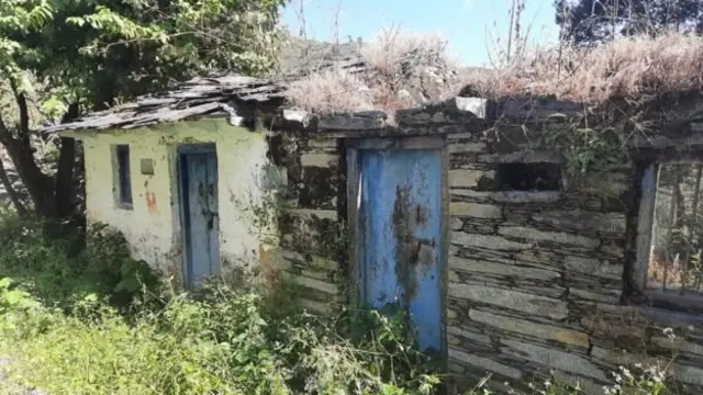 పాడుబడిన ఇళ్లు