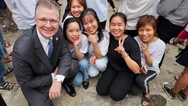 Đại sứ Hoa Kỳ Kritenbrink giao lưu với các bạn học sinh Đà Nẵng