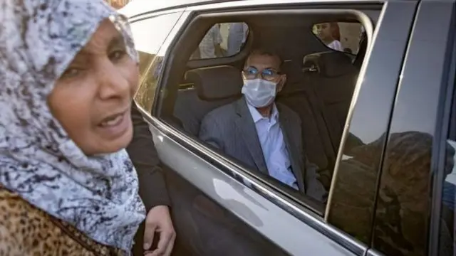 سعد الدين العثماني، الأمين العام لحزب العدالة والتنمية ورئيس الحكومة، يحي مؤيديه