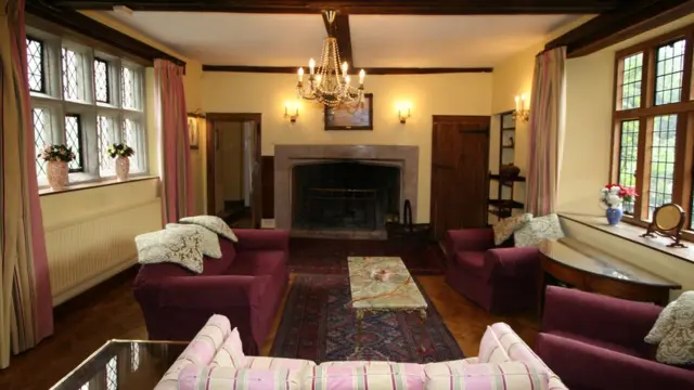 Гостиная в старом доме