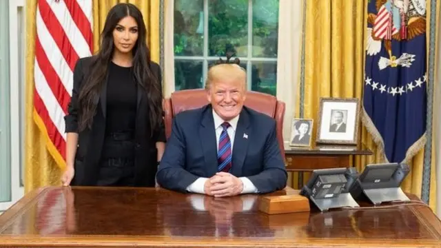 2018 మే 30న అలైస్ క్షమాభిక్ష కోసం వైట్‌హౌస్‌లో ట్రంప్‌ను కలిసిన కిమ్