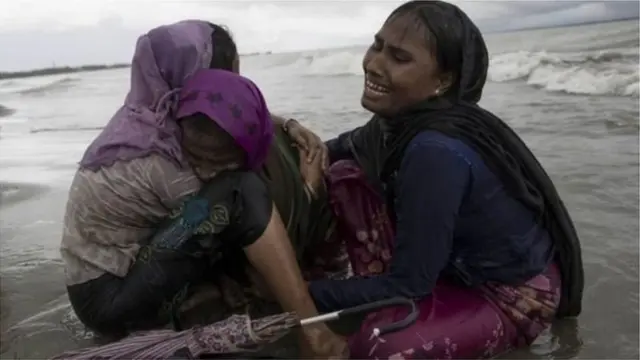 রাখাইনে স্বামী-স্বজন হারিয়ে এ ধরণের বহু নারী বাংলাদেশে প্রবেশ করেছিলেন
