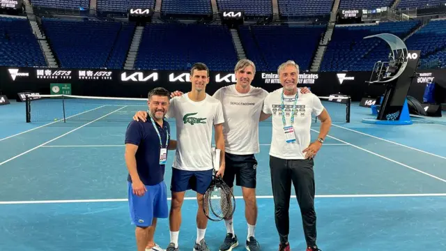 Джокович с командой